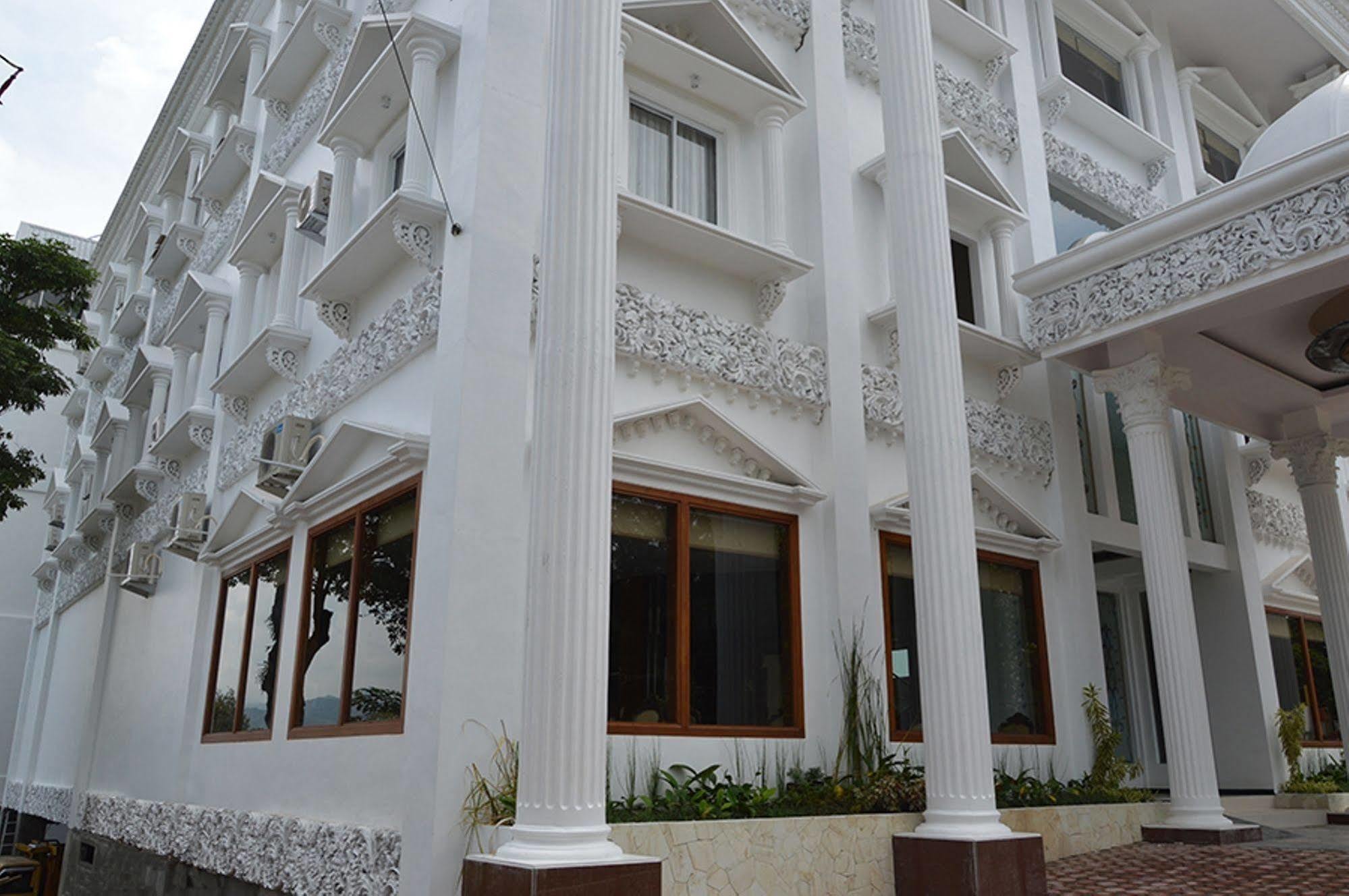 Hotel Safira Магеланг Екстериор снимка